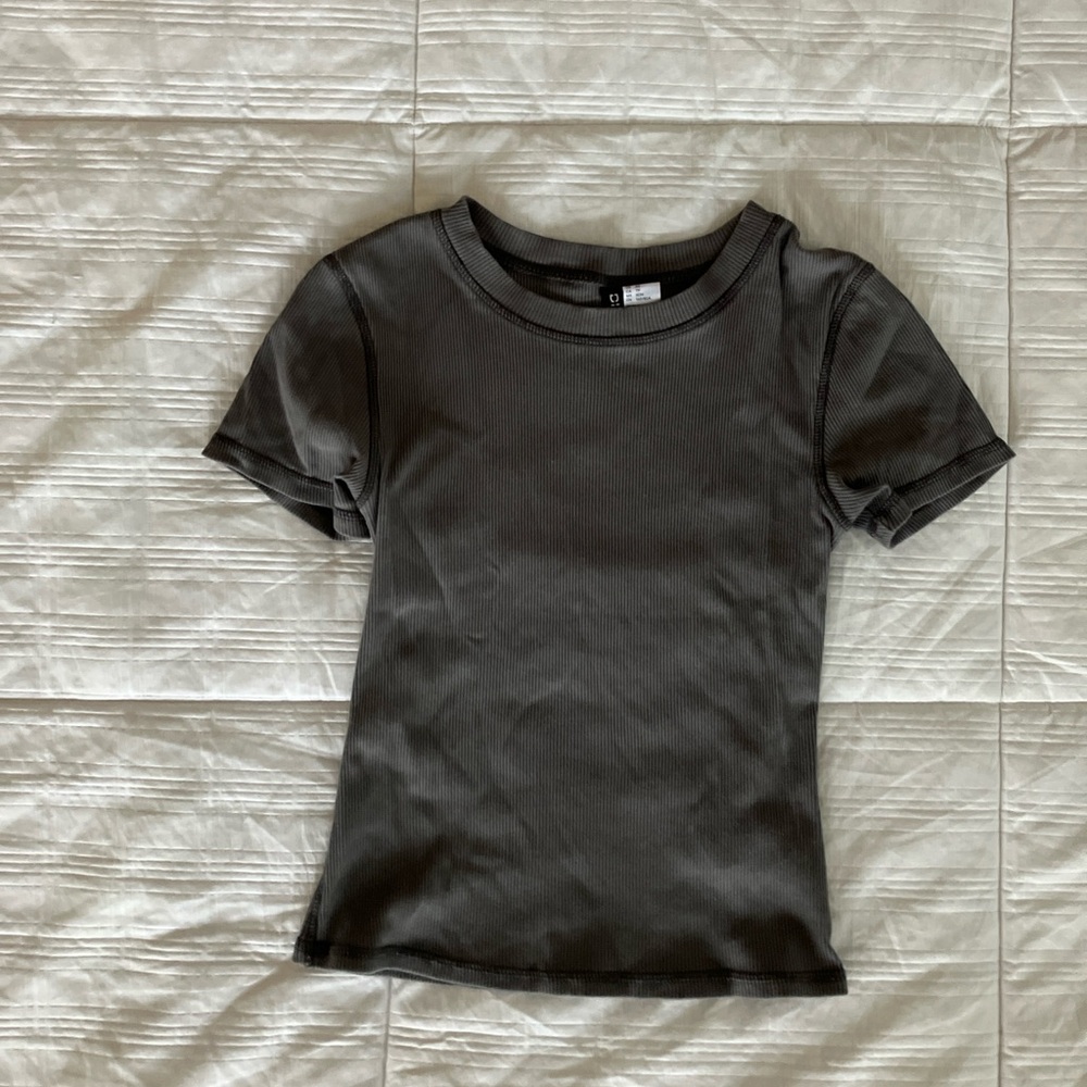 Women’s grey ribbed top